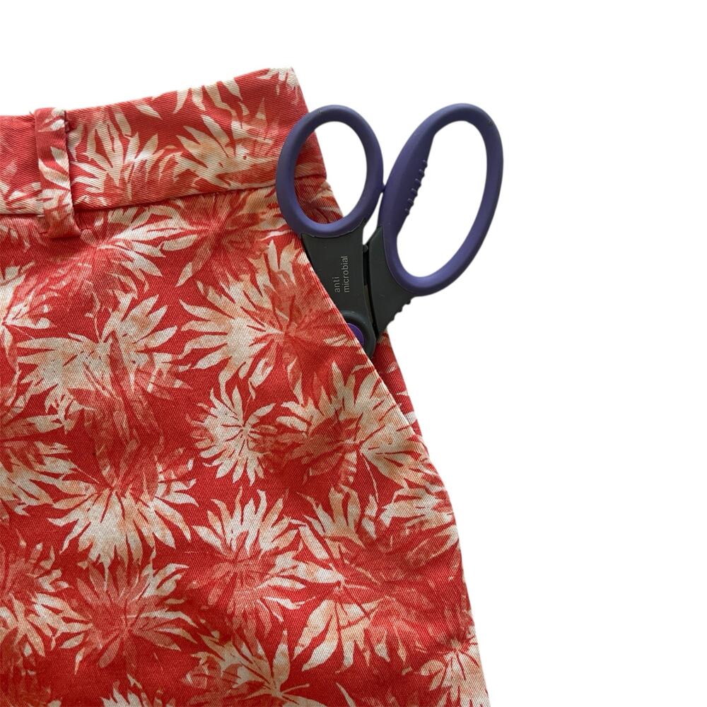 Micheal Kors Women's Sangria Floral Print Shorts Size:8 - Picture 3 of 5